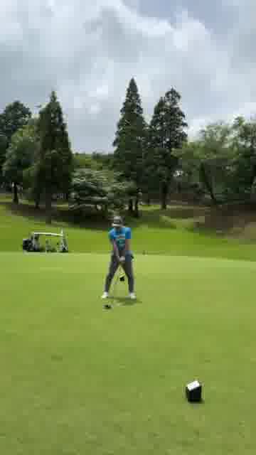 正面アングルのアドレス姿勢
